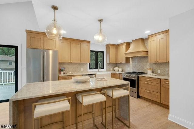 19 Midland Ave, Hillsdale Boro, NJ 07642