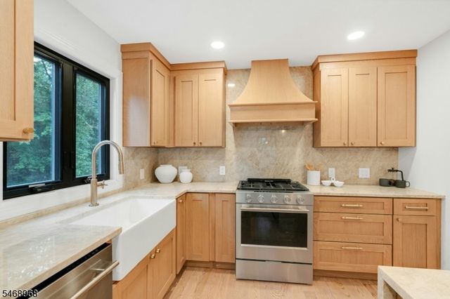 19 Midland Ave, Hillsdale Boro, NJ 07642