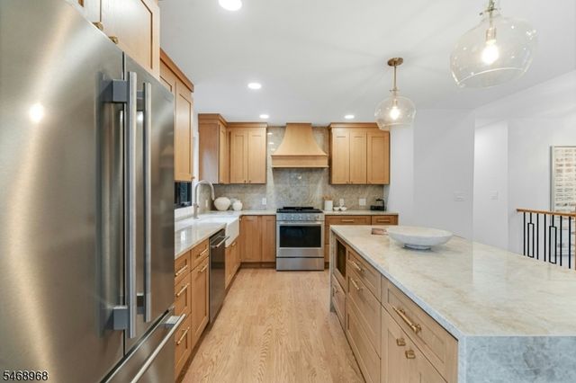 19 Midland Ave, Hillsdale Boro, NJ 07642