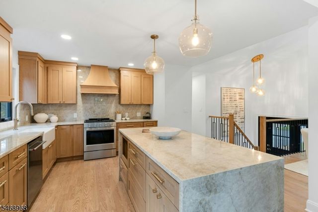 19 Midland Ave, Hillsdale Boro, NJ 07642