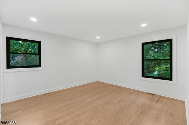 19 Midland Ave, Hillsdale Boro, NJ 07642