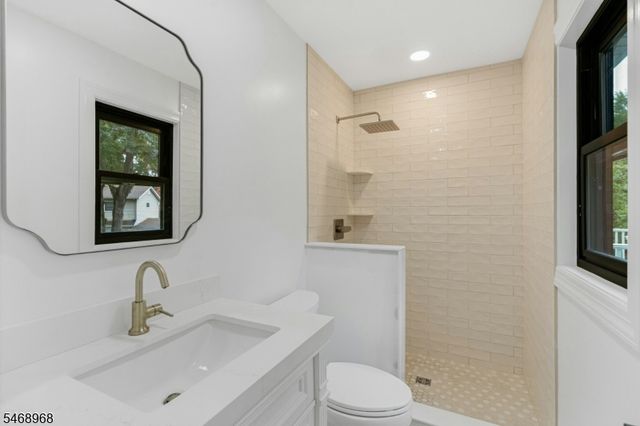 19 Midland Ave, Hillsdale Boro, NJ 07642