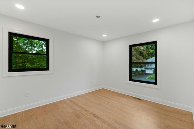 19 Midland Ave, Hillsdale Boro, NJ 07642