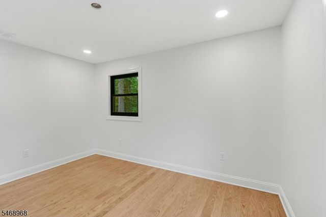 19 Midland Ave, Hillsdale Boro, NJ 07642