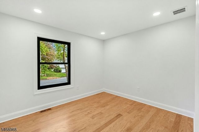 19 Midland Ave, Hillsdale Boro, NJ 07642