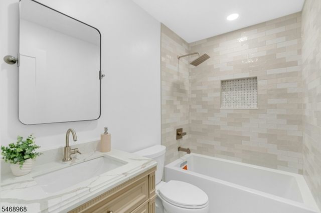 19 Midland Ave, Hillsdale Boro, NJ 07642
