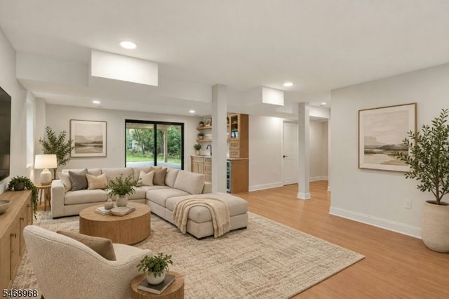 19 Midland Ave, Hillsdale Boro, NJ 07642