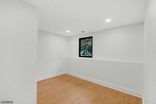 19 Midland Ave, Hillsdale Boro, NJ 07642