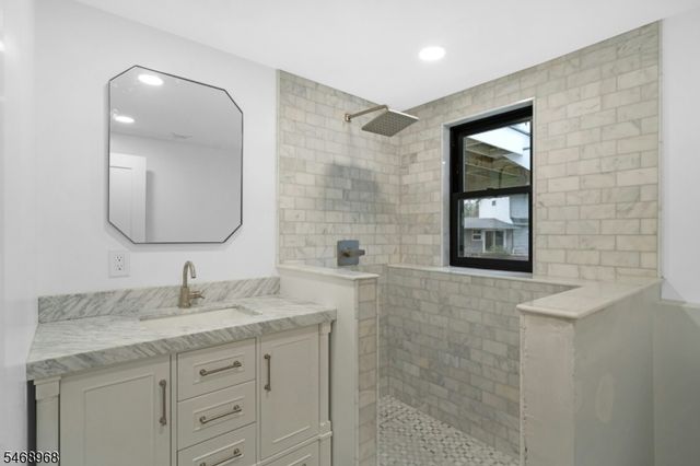 19 Midland Ave, Hillsdale Boro, NJ 07642