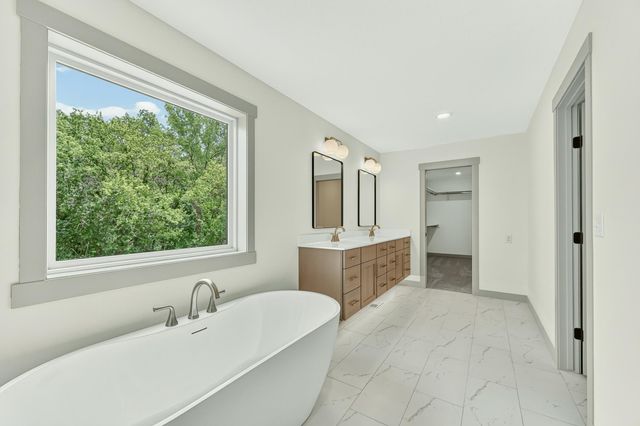3730 Stonehedge Drive NE, Rochester, MN 55906