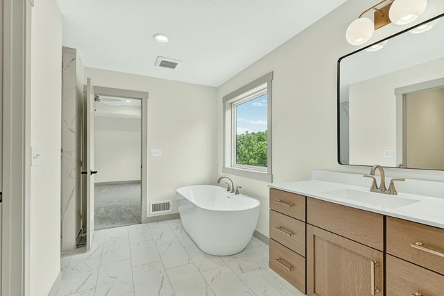 3730 Stonehedge Drive NE, Rochester, MN 55906