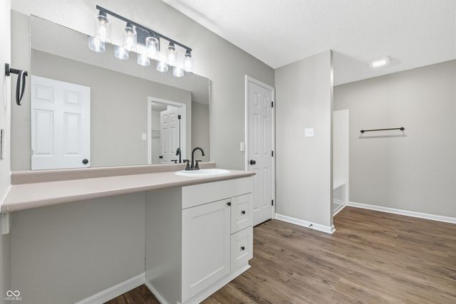 10317 Hatherley Way, Fishers, IN 46037