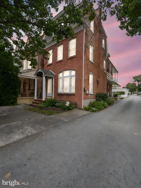 233 N 4TH ST, Columbia, PA 17512