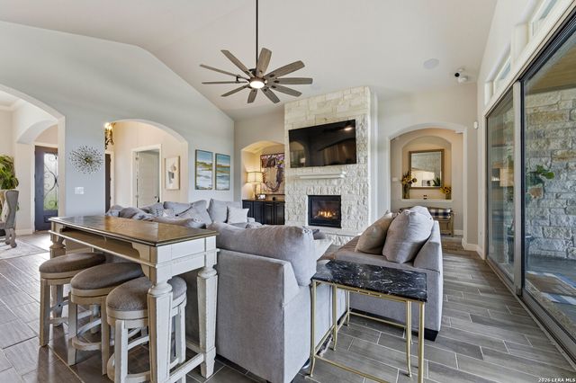 2550 BLACK BEAR DR, New Braunfels, TX 78132