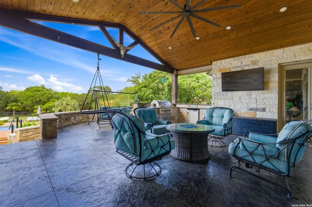 2550 BLACK BEAR DR, New Braunfels, TX 78132