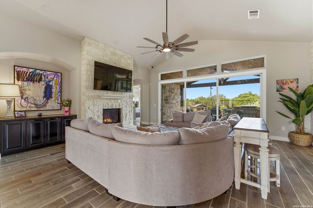 2550 BLACK BEAR DR, New Braunfels, TX 78132