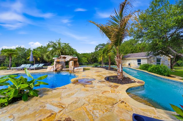 2550 BLACK BEAR DR, New Braunfels, TX 78132