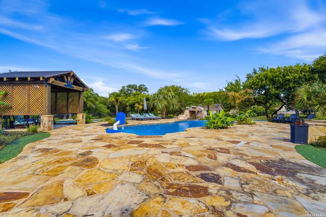 2550 BLACK BEAR DR, New Braunfels, TX 78132