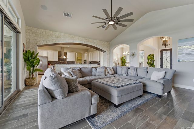 2550 BLACK BEAR DR, New Braunfels, TX 78132
