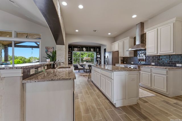 2550 BLACK BEAR DR, New Braunfels, TX 78132