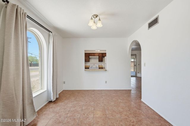 2501 E Greenlee Place, Tucson, AZ 85716