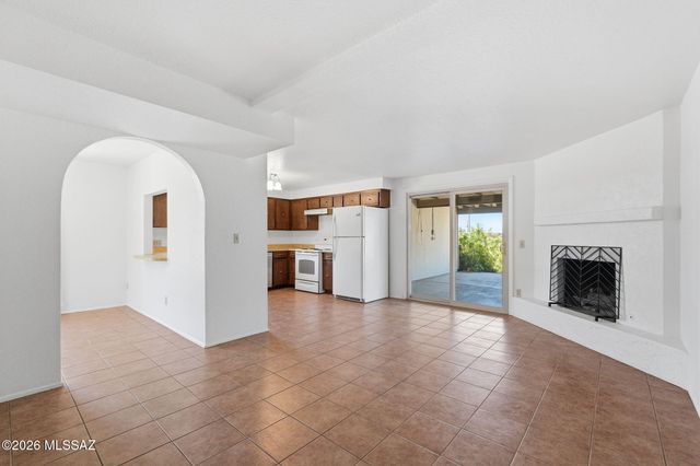 2501 E Greenlee Place, Tucson, AZ 85716