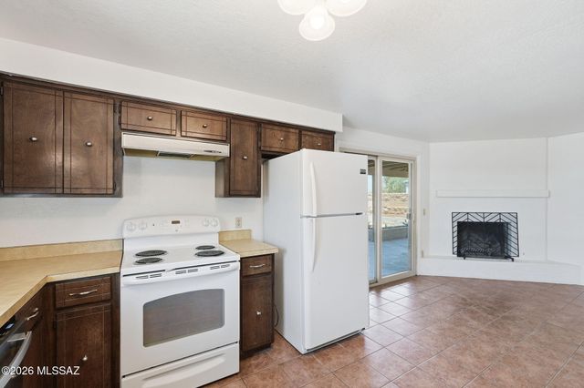 2501 E Greenlee Place, Tucson, AZ 85716