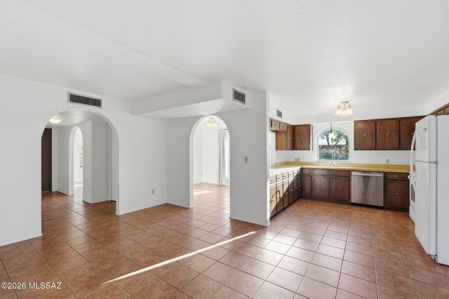 2501 E Greenlee Place, Tucson, AZ 85716