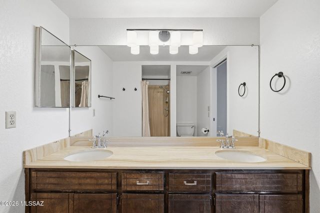 2501 E Greenlee Place, Tucson, AZ 85716