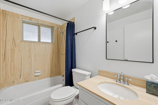 2501 E Greenlee Place, Tucson, AZ 85716