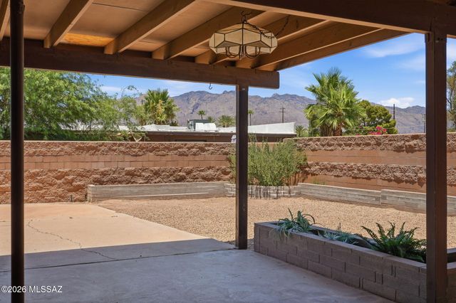 2501 E Greenlee Place, Tucson, AZ 85716