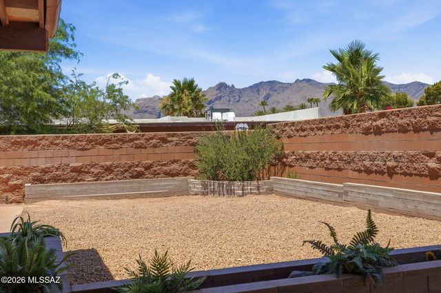 2501 E Greenlee Place, Tucson, AZ 85716