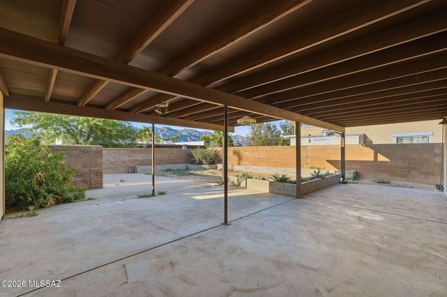 2501 E Greenlee Place, Tucson, AZ 85716
