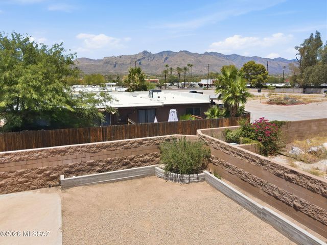 2501 E Greenlee Place, Tucson, AZ 85716