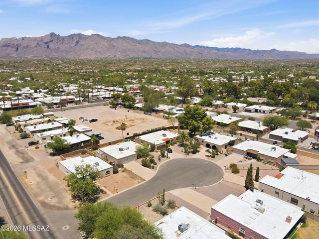 2501 E Greenlee Place, Tucson, AZ 85716