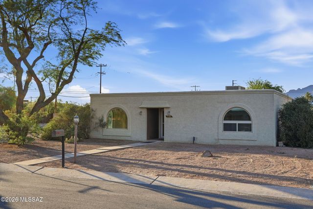 2501 E Greenlee Place, Tucson, AZ 85716