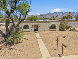 2501 E Greenlee Place, Tucson, AZ 85716