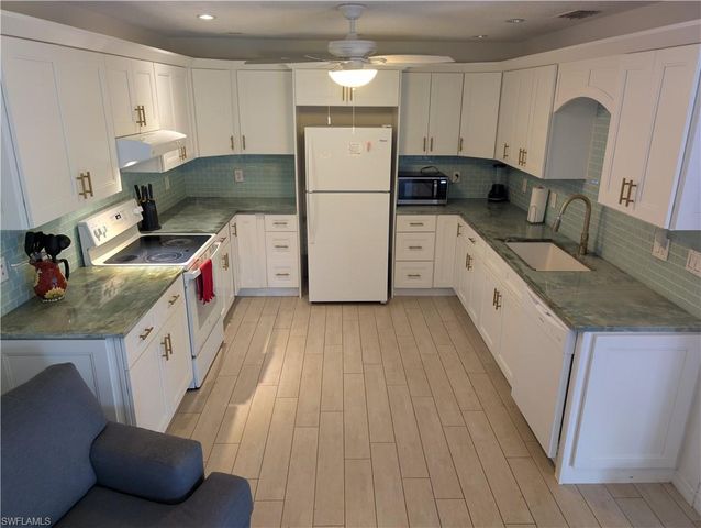 5652 Foxlake DR, North Fort Myers, FL 33917