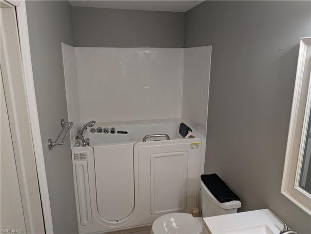 5652 Foxlake DR, North Fort Myers, FL 33917