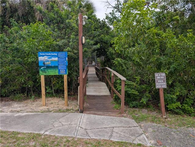 5652 Foxlake DR, North Fort Myers, FL 33917