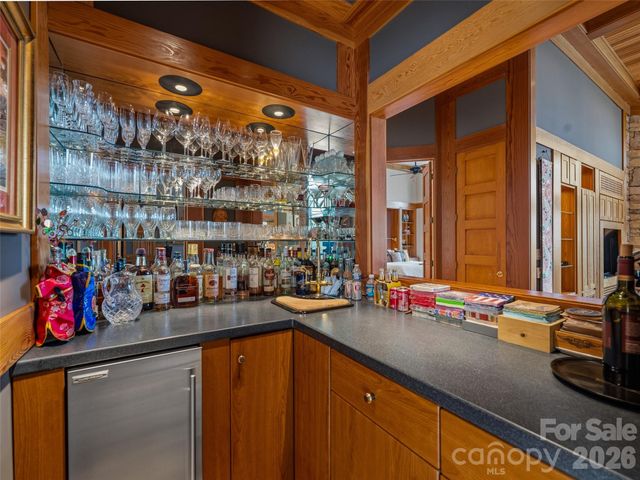 1000 McFarlane Way, Hendersonville, NC 28739