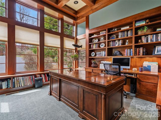 1000 McFarlane Way, Hendersonville, NC 28739