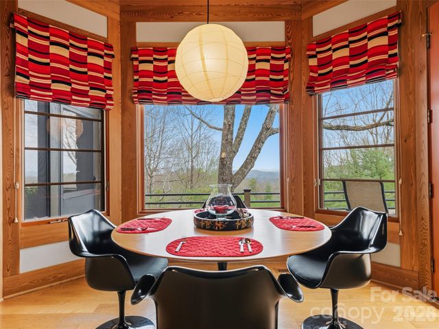 1000 McFarlane Way, Hendersonville, NC 28739