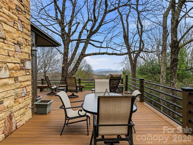 1000 McFarlane Way, Hendersonville, NC 28739