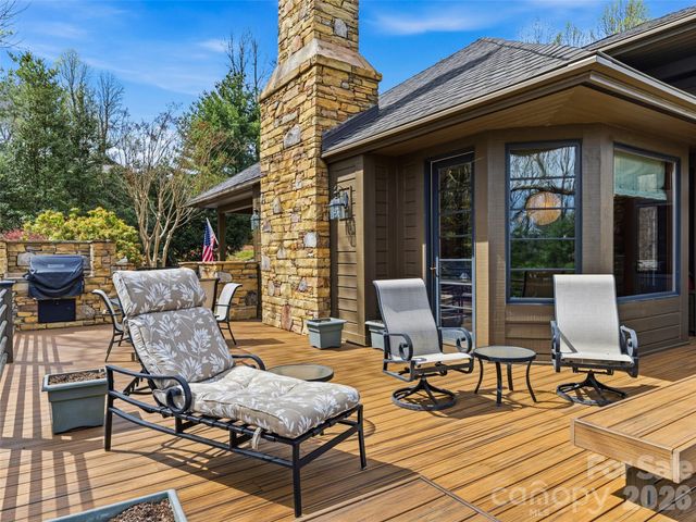 1000 McFarlane Way, Hendersonville, NC 28739