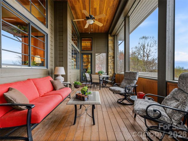 1000 McFarlane Way, Hendersonville, NC 28739