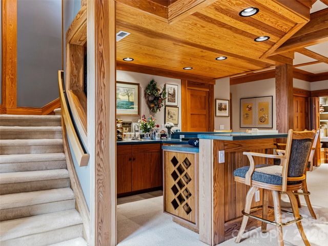 1000 McFarlane Way, Hendersonville, NC 28739