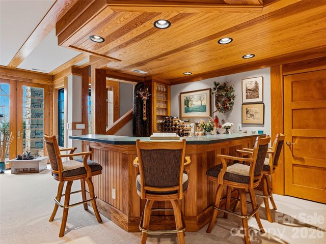 1000 McFarlane Way, Hendersonville, NC 28739