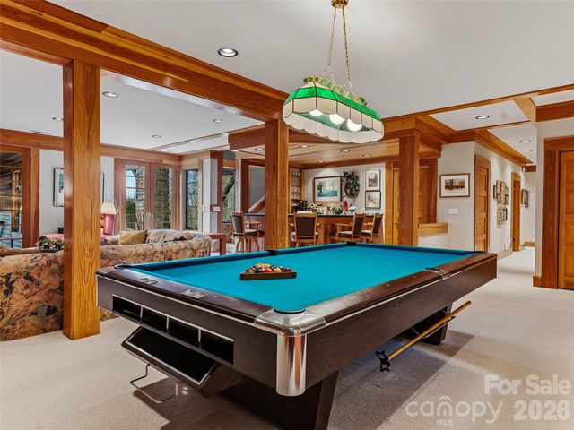 1000 McFarlane Way, Hendersonville, NC 28739