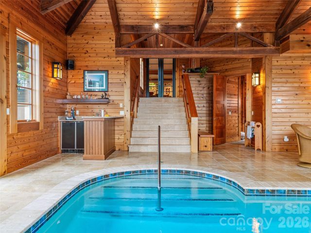 1000 McFarlane Way, Hendersonville, NC 28739